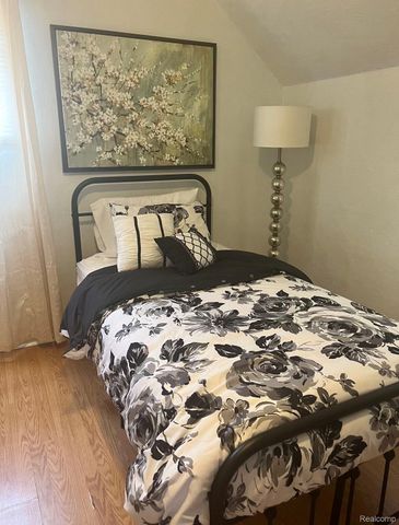 315 N Maple Street, Flushing, MI 48433