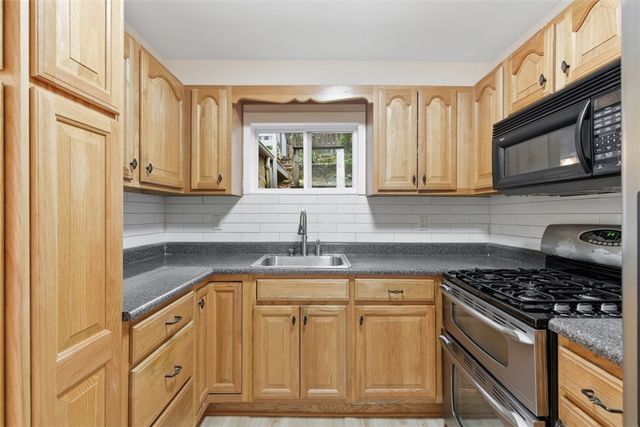 13 Marchmont St, Ingram, PA 15205