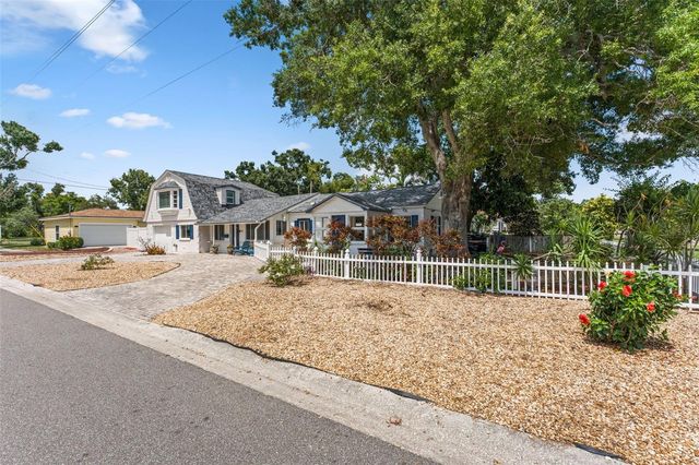 601 45TH STREET N, St Petersburg, FL 33713
