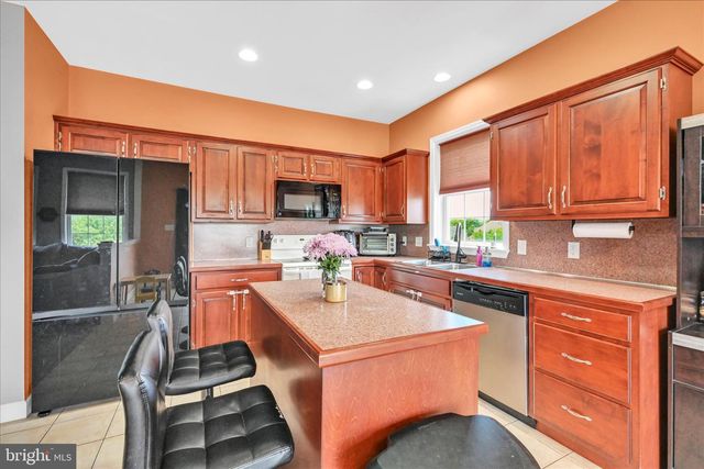 425 WESTBURY DR, Reading, PA 19610