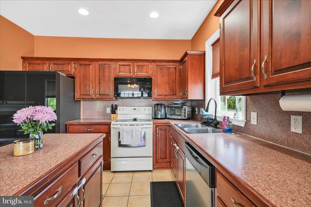 425 WESTBURY DR, Reading, PA 19610