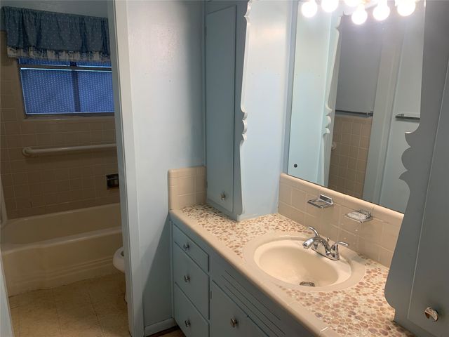132 Skylark Drive, Azle, TX 76020