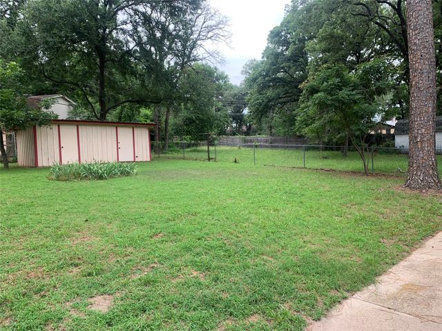 132 Skylark Drive, Azle, TX 76020