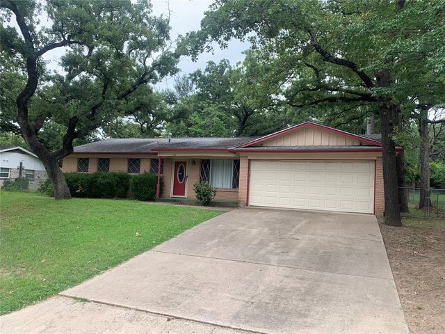 132 Skylark Drive, Azle, TX 76020