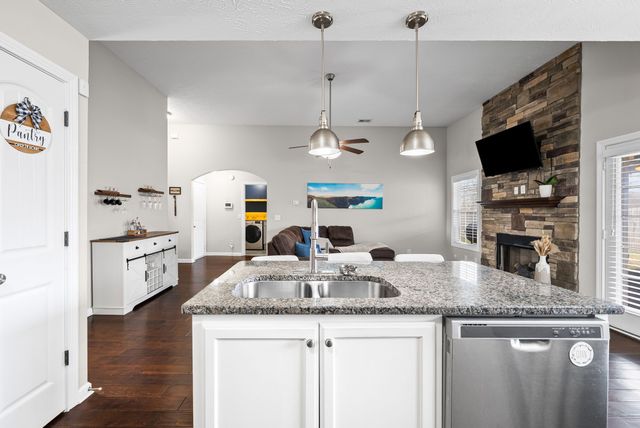 2110 Trophy Trce, Clarksville, TN 37040