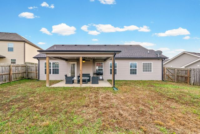 2110 Trophy Trce, Clarksville, TN 37040