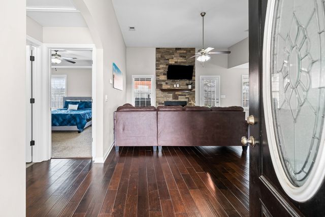 2110 Trophy Trce, Clarksville, TN 37040