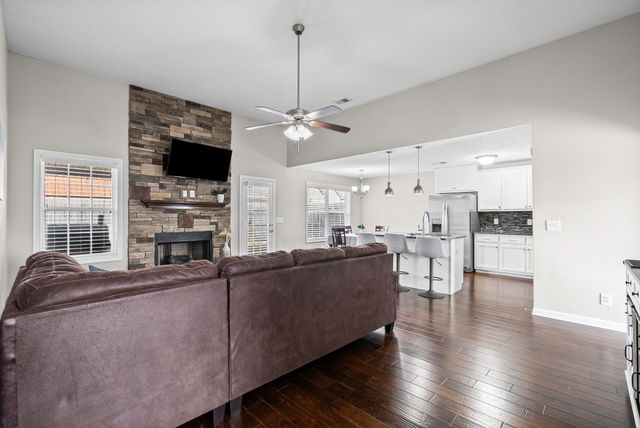 2110 Trophy Trce, Clarksville, TN 37040