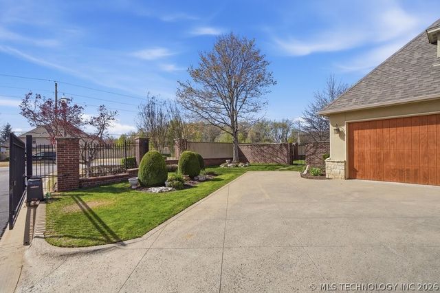 6304 W Utica Street, Broken Arrow, OK 74011