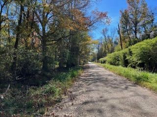 000 Lazy Creek Drive, New Caney, TX 77357