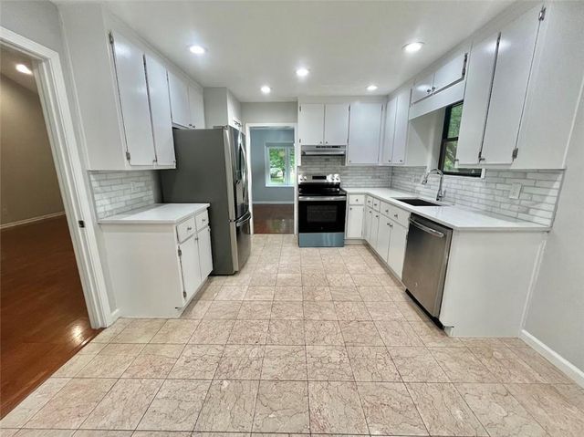 3521 Birchwood Trail, Snellville, GA 30078
