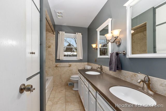 7951 Engelhurst Court, Jenison, MI 49428