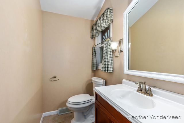 7951 Engelhurst Court, Jenison, MI 49428