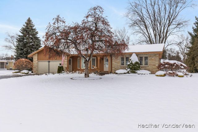 7951 Engelhurst Court, Jenison, MI 49428