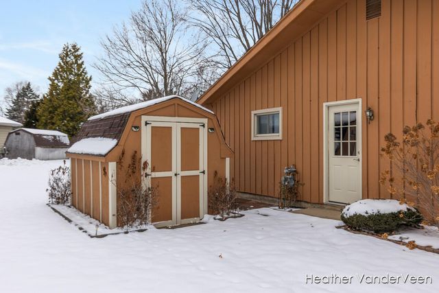 7951 Engelhurst Court, Jenison, MI 49428