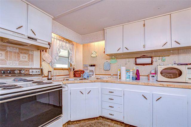 37427 HAMMOND DRIVE, Zephyrhills, FL 33541