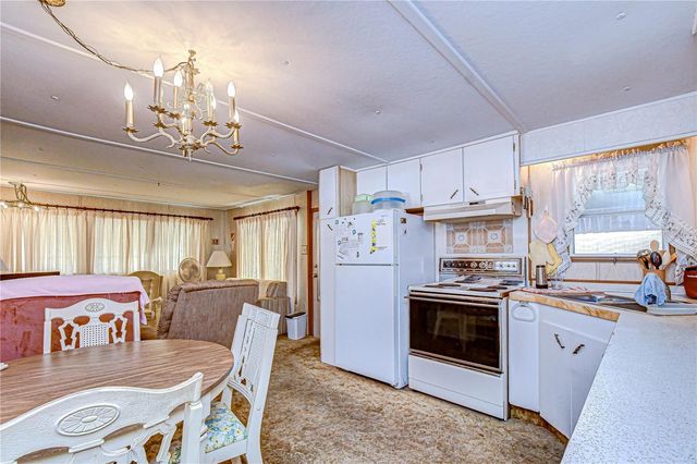 37427 HAMMOND DRIVE, Zephyrhills, FL 33541