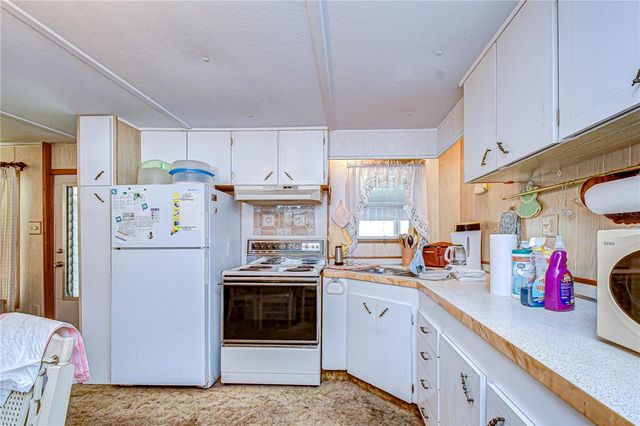 37427 HAMMOND DRIVE, Zephyrhills, FL 33541