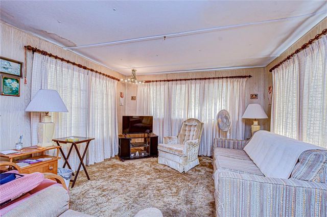 37427 HAMMOND DRIVE, Zephyrhills, FL 33541