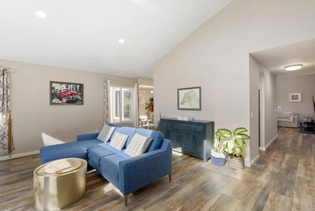 18027 Cotorro Rd, San Diego, CA 92128