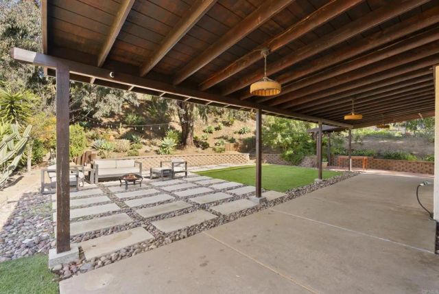 18027 Cotorro Rd, San Diego, CA 92128