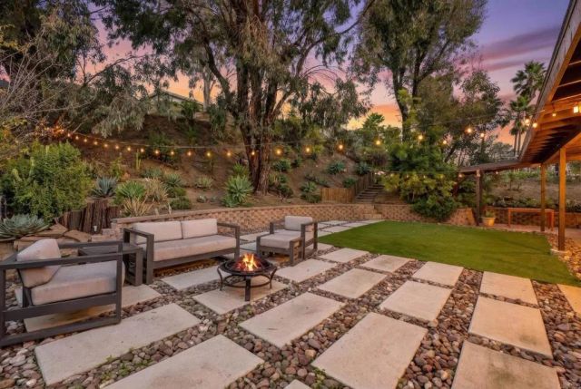 18027 Cotorro Rd, San Diego, CA 92128