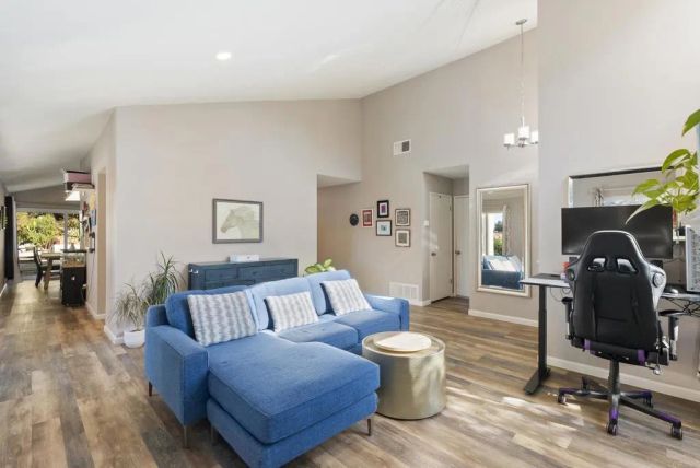 18027 Cotorro Rd, San Diego, CA 92128