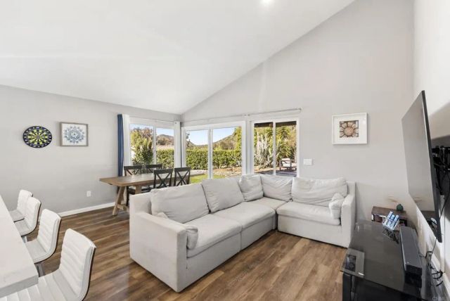 18027 Cotorro Rd, San Diego, CA 92128