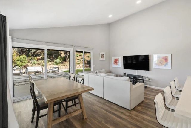 18027 Cotorro Rd, San Diego, CA 92128