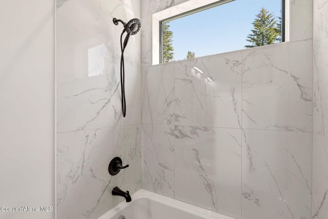 7518 E Duke Ln, Athol, ID 83801