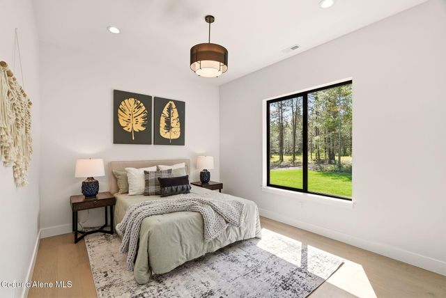 7518 E Duke Ln, Athol, ID 83801