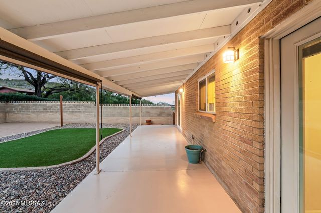 220 S Clausen Circle, Tucson, AZ 85745
