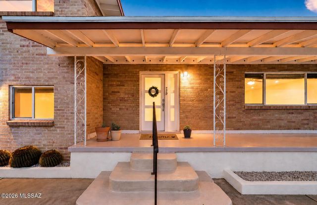 220 S Clausen Circle, Tucson, AZ 85745