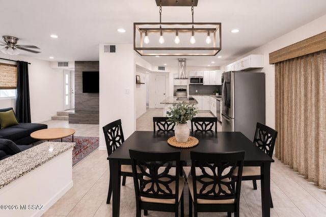 220 S Clausen Circle, Tucson, AZ 85745