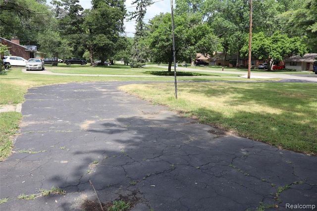 23521 Lee Baker Drive, Southfield, MI 48075