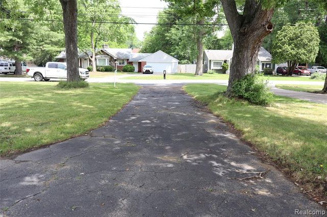 23521 Lee Baker Drive, Southfield, MI 48075