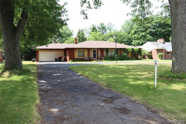 23521 Lee Baker Drive, Southfield, MI 48075