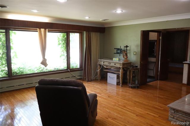 23521 Lee Baker Drive, Southfield, MI 48075