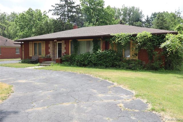 23521 Lee Baker Drive, Southfield, MI 48075