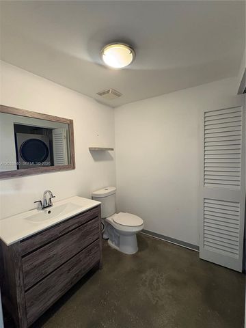 690 SW 1st Court 1212, Miami, FL 33130