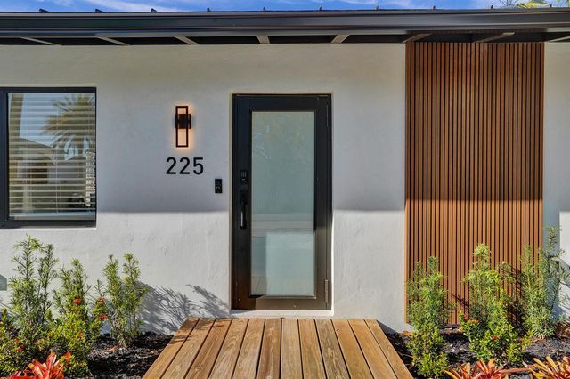 225 NE 10th Street, Delray Beach, FL 33444