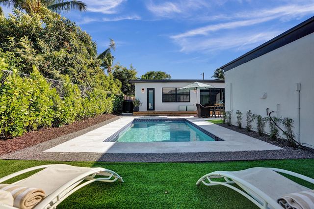 225 NE 10th Street, Delray Beach, FL 33444
