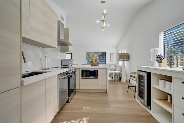 225 NE 10th Street, Delray Beach, FL 33444
