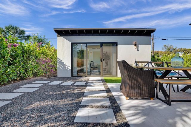 225 NE 10th Street, Delray Beach, FL 33444