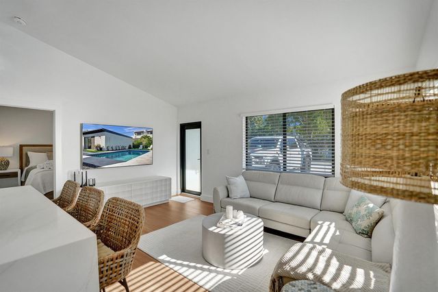 225 NE 10th Street, Delray Beach, FL 33444
