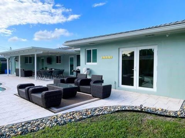 1580 SE 5th Street, Deerfield Beach, FL 33441