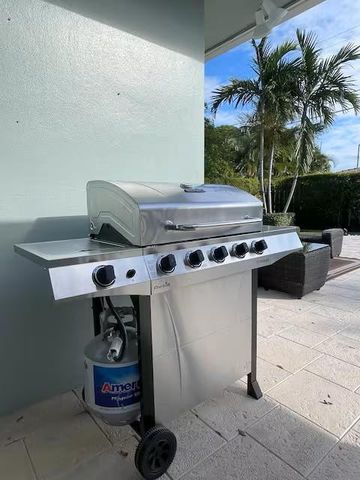 1580 SE 5th Street, Deerfield Beach, FL 33441