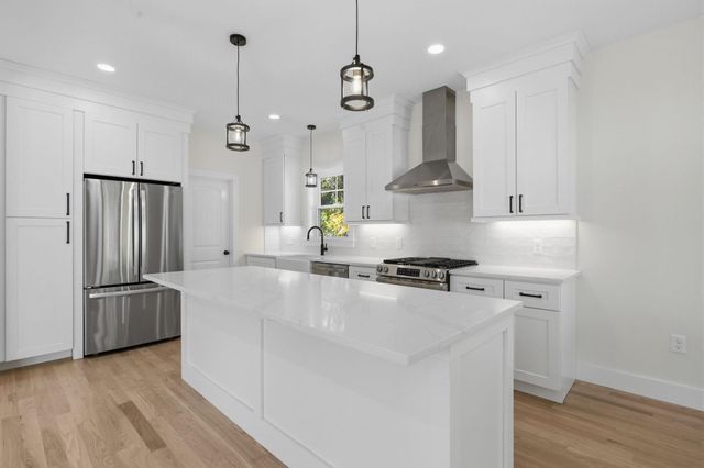 22 Nolet Avenue, Salem, NH 03079