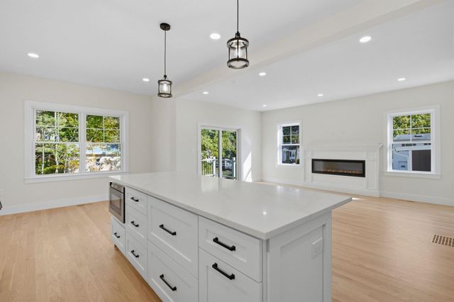 22 Nolet Avenue, Salem, NH 03079