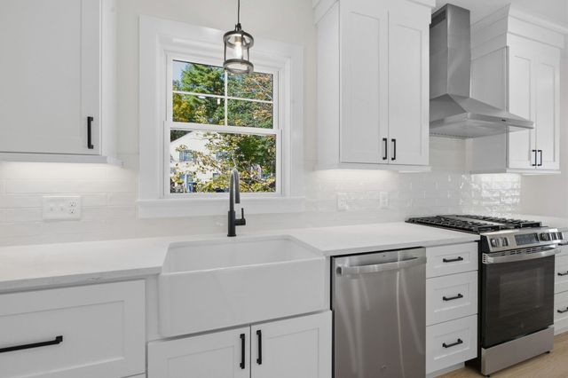 22 Nolet Avenue, Salem, NH 03079